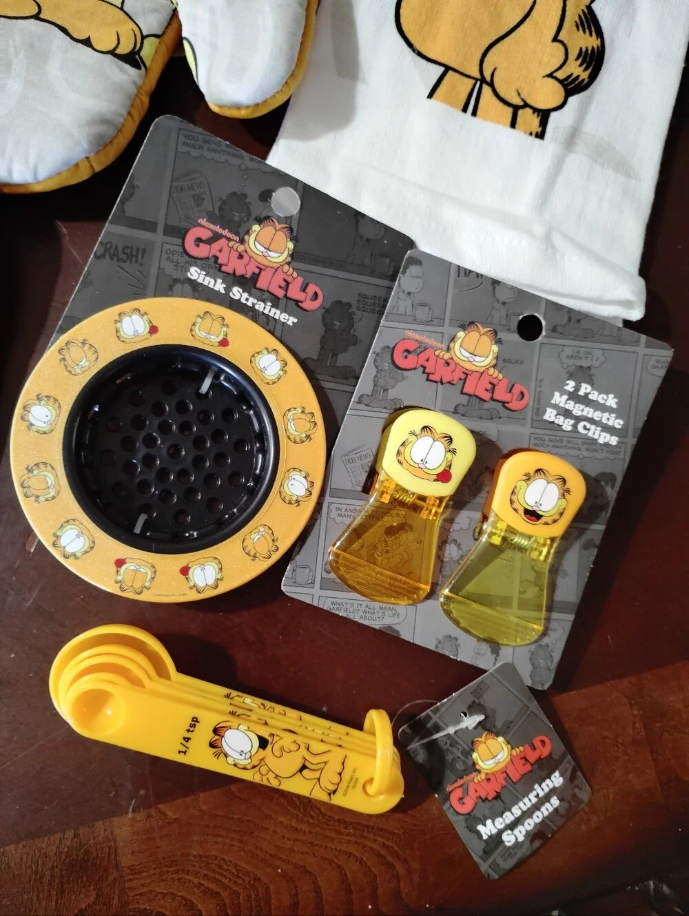 Garfield-themed kitchen items set